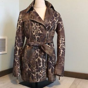 Vince Camuto small lightweight rain jacket, Animal print.